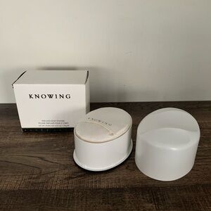 Estee Lauder Knowing Perfumed Body Powder 4.25oz